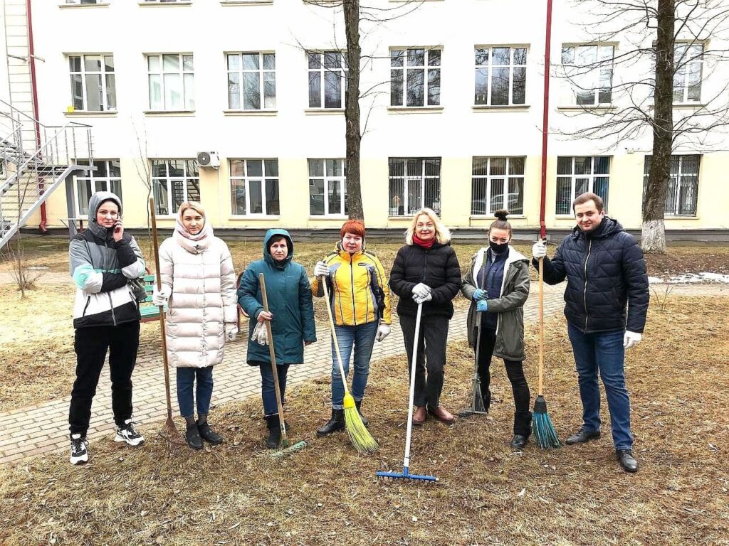 Субботник в Молодежном бизнес-инкубаторе прошел успешно!